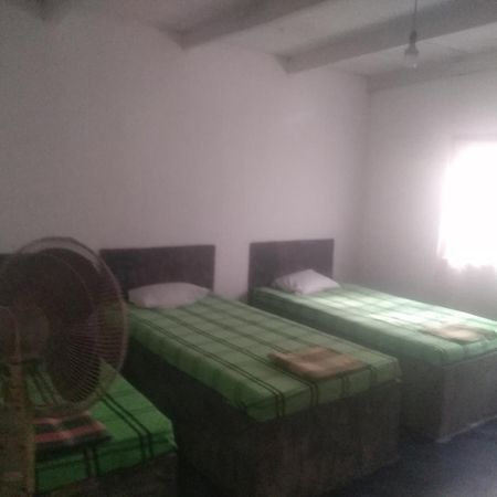 Sinharaja Hostel 114 Денияя Стая снимка