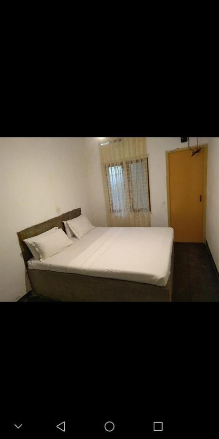 Sinharaja Hostel 114 Денияя Стая снимка