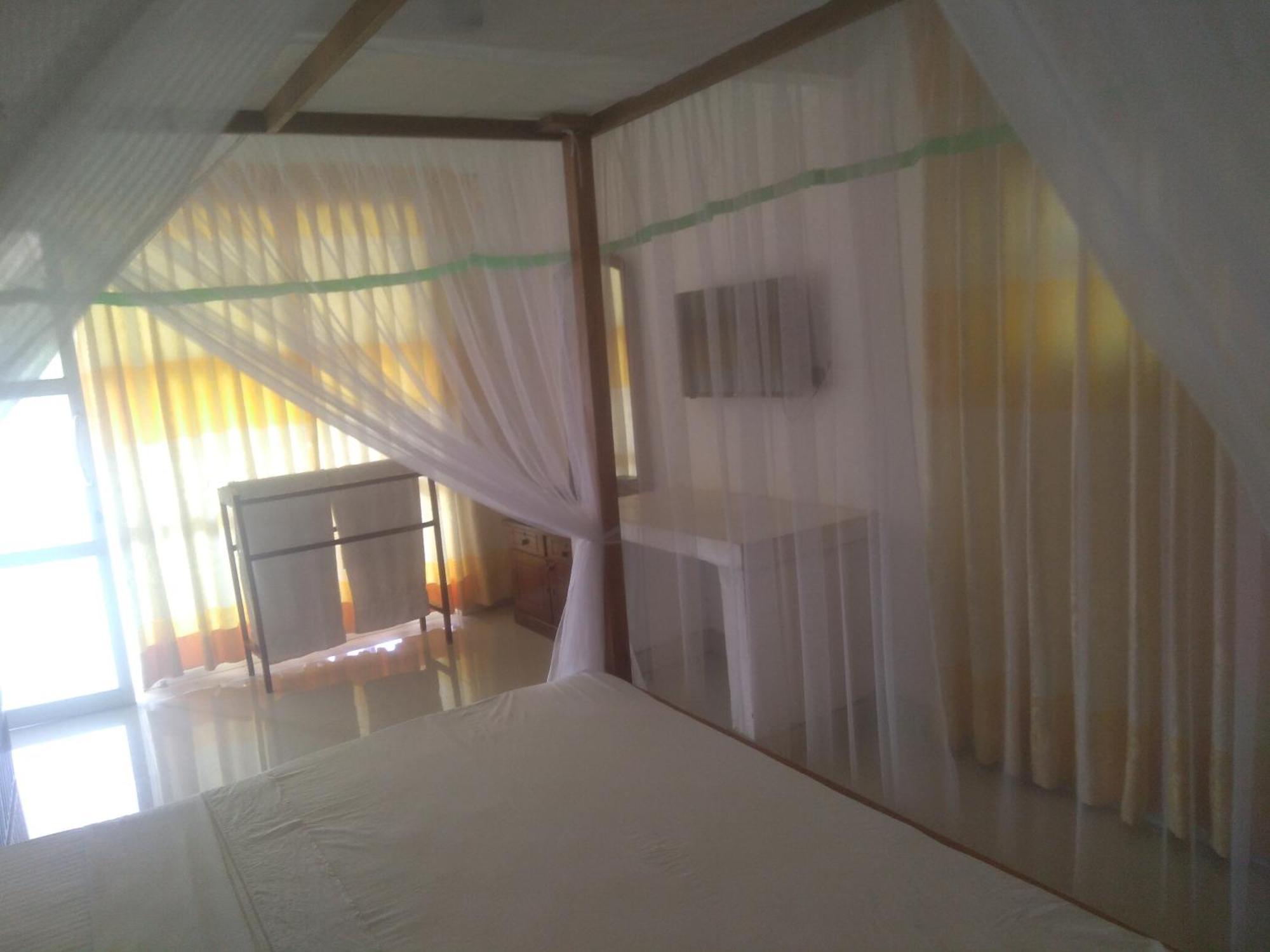 Sinharaja Hostel 114 Денияя Стая снимка