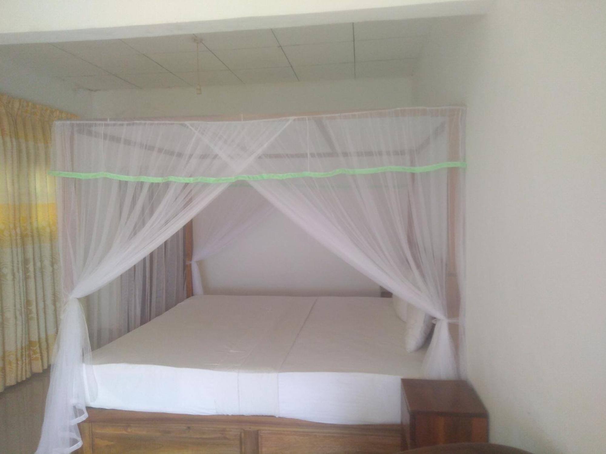 Sinharaja Hostel 114 Денияя Стая снимка